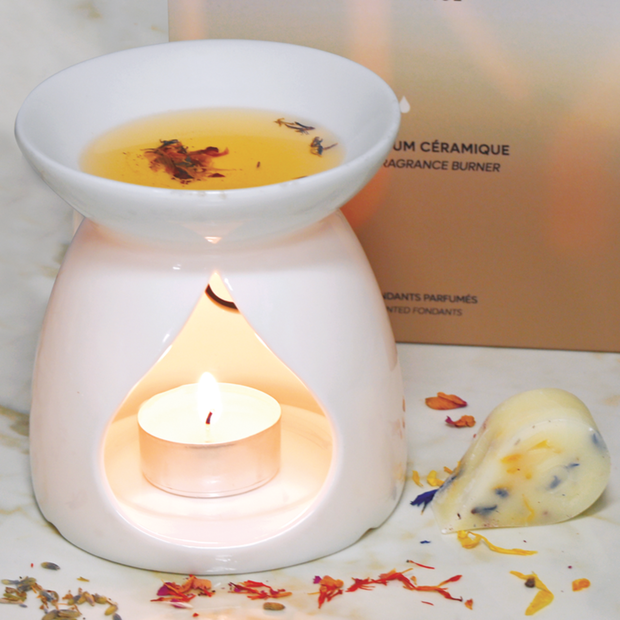 Yumi Ceramic Fragrance Burner White